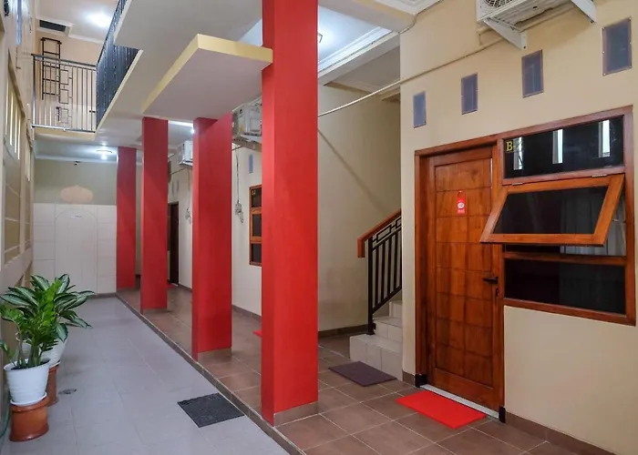RedDoorz Syariah near Perempatan Kartasura Hotel Surakarta 