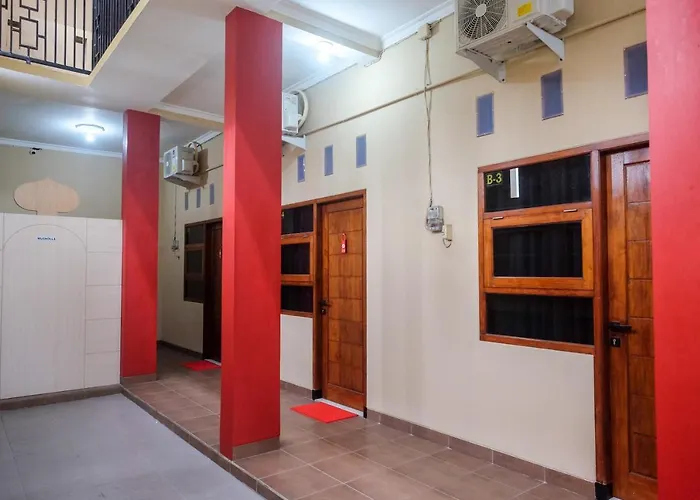 RedDoorz Syariah near Perempatan Kartasura Hotel Surakarta 